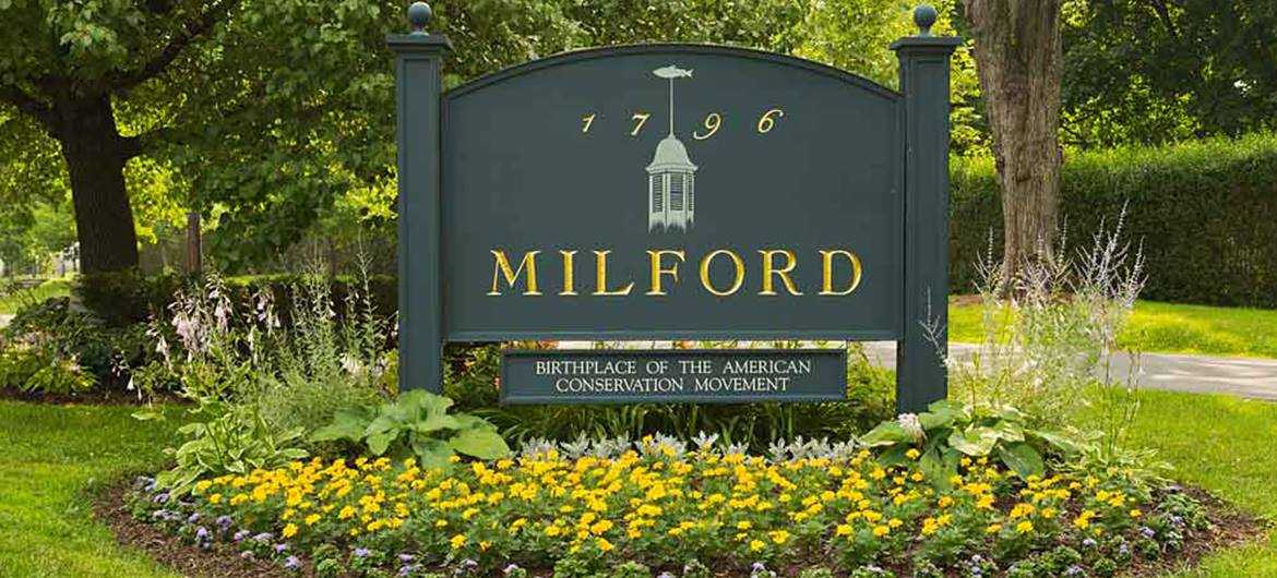 milford welcome sign